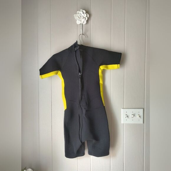 Child Kid Scuba Wet Suit Dolphin Cay Short - Black and Yellow Size 16 - Picture 2 of 8